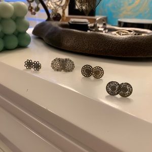 Francesca’s Set of 4 Flower Earrings